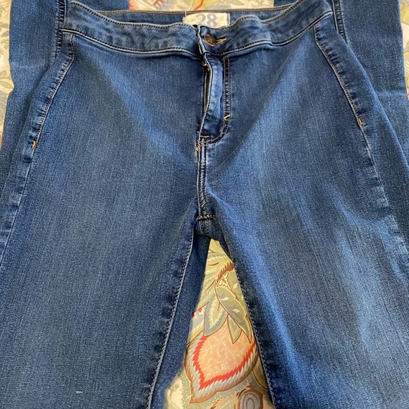 Woman’s We The Free jeans. Size 28 - Picture 7 of 7